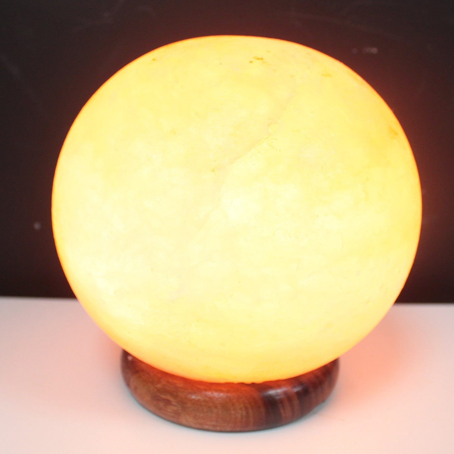 Ball salt lamp - Wooden base