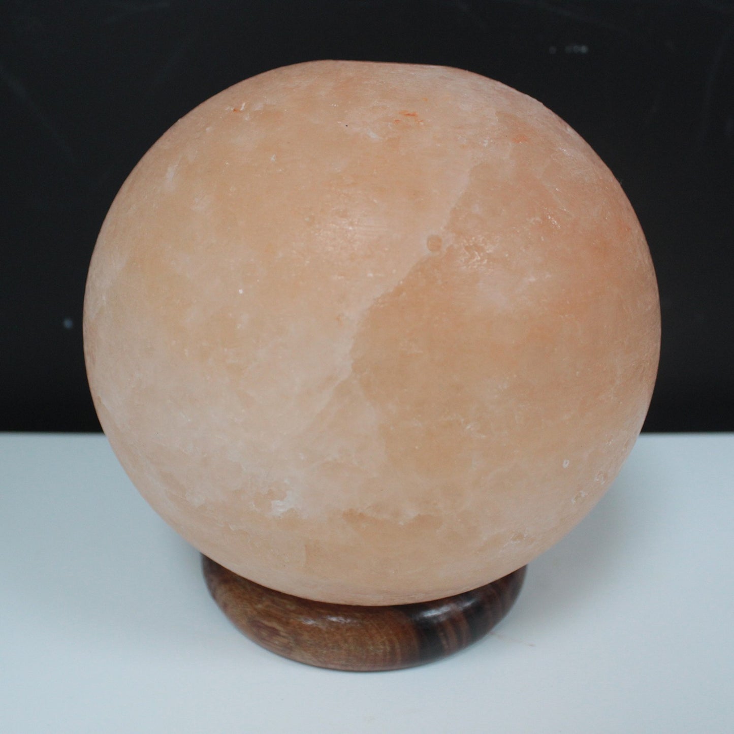 Ball salt lamp - Wooden base