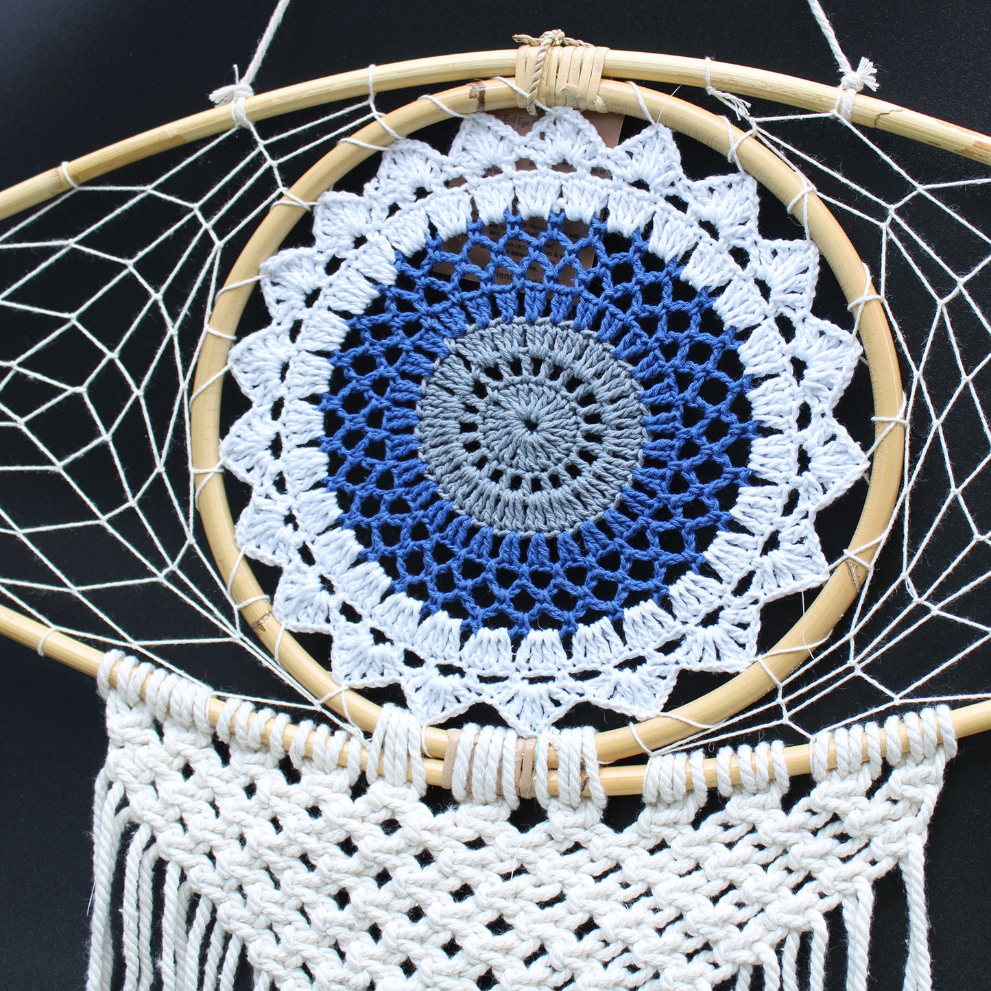 Atrapasueños - Lrg Macramé Ojo Blanco / Azul / Gray