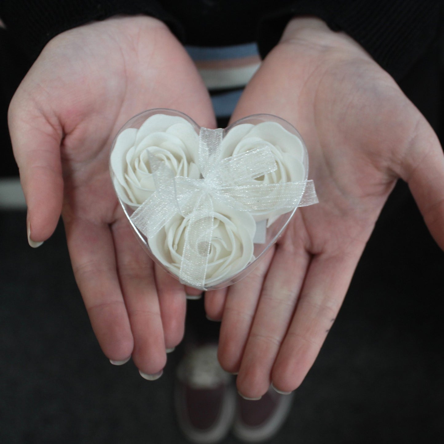 Lot de 3 fleurs de jabon en forme de coeur - roses blanches