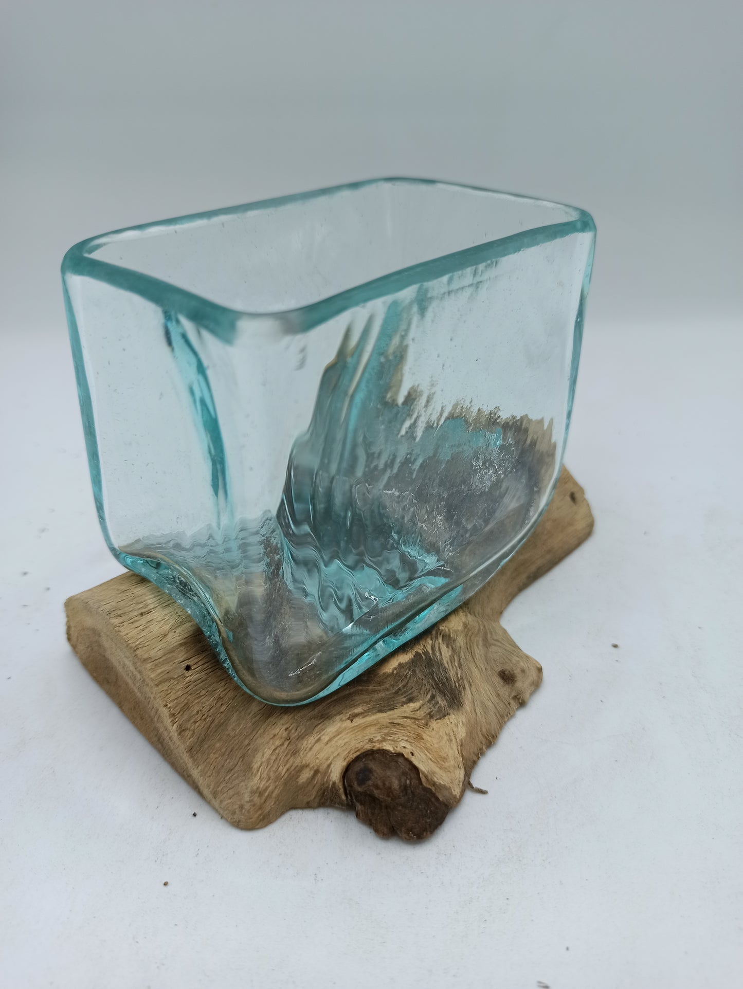 Cast glass tank on wood with support - Small cube