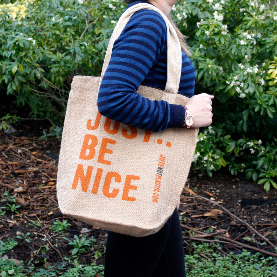 Pochette en jute écologique - Just be nice - (4 modèles disponibles)