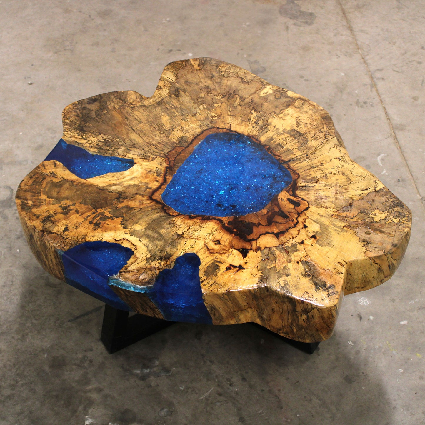 Tamarind and resin Coffee Table - Azul Cielo