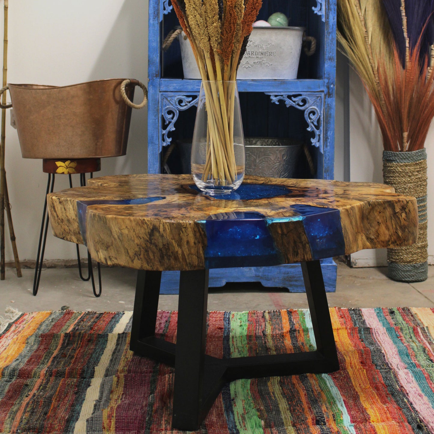 Tamarind and resin Coffee Table - Azul Cielo